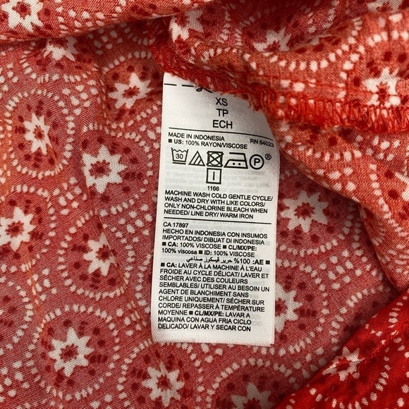 Old Navy Floral Lightweight Tank Top - Picture 3 of 4